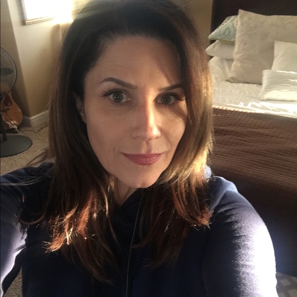 Meet your Posher, Julie - Picture 1 of 2